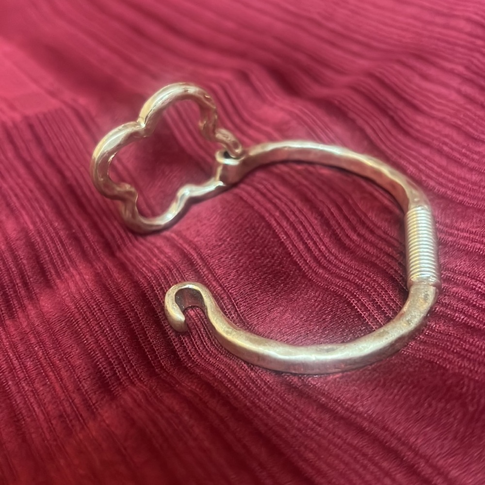 Retractable Bangle - Picture 9 of 16